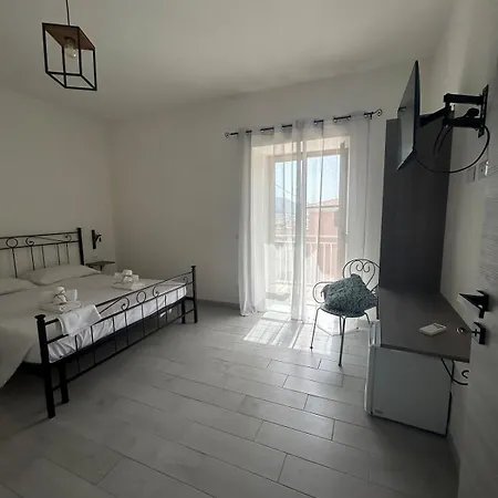 Dimora Dante Gæstehus 4*
